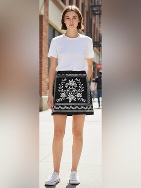 Mi Ami Black & White Miniskirt Size XS